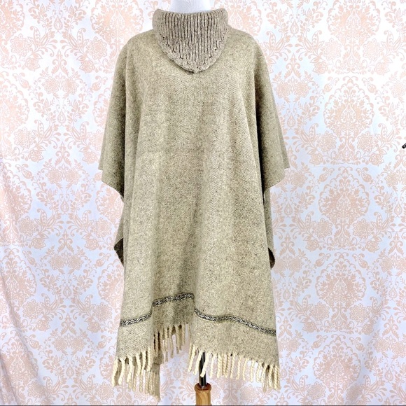 Unknown Jackets & Blazers - EUC Vintage gray/cream heathered wool cape